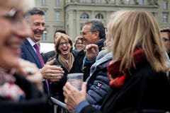 Die Nidwaldner empfangen Hans Wicki auf dem Bundesplatz in Bern. (Bild: Corinne Glanzmann, 05. Dezember 2018)