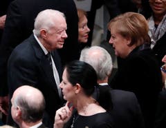 Jimmy Carter und Angela Merkel waren unter den Gästen. (Bild: Erik S. Lesser / EPA)