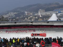 Erst die dritten medaillenlosen Olympischen Spiele seit dem Zweiten Weltkrieg für die Schweizer Bobfahrer: In Pyeongchang im Februar fuhren Clemens Bracher, Rico Peter und Co. neben das Podest (Bild: KEYSTONE/EPA/VASSIL DONEV)