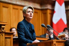 Karin Keller-Sutter erklärt Annahme der Wahl. (Bild: Keystone)