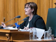 Nationalratspräsidentin Marina Carobbio hat die Vereinigte Bundesversammlung eröffnet. Auf dem Programm stehen die Wahlen für die Nachfolge der zurücktretenden CVP-Bundesrätin Doris Leuthard und FDP-Bundesrat Johann Schneider-Ammann. (Bild: KEYSTONE/ALESSANDRO DELLA VALLE)