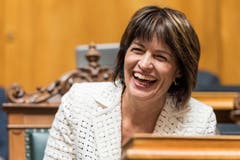 Die abtretende Bundesrätin Doris Leuthard bei ihrer Verabschiedung durch die Vereinigte Bundesversammlung. (Bild: KEYSTONE/Anthony Anex)