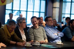 Impressionen aus dem Urner-Fanlager: Im Berner Restaurant «Vierte Wand» drücken die Urner Heidi Z'graggen die Daumen. (Bild: Corinne Glanzmann (Bern, 05. Dezember 2018))