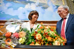 Die abtretenden Bundesräte Doris Leuthard und Johann Schneider-Ammann bei ihrer Verabschiedung Nationalratssaal. (Bild: KEYSTONE/Anthony Anex)