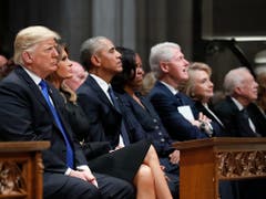An der Trauerfeier für den früheren US-Präsidenten George H. W. Bush nehmen US-Präsident Donald Trump und seine demokratischen Vorgänger Barack Obama, Bill Clinton und Jimmy Carter teil. (Bild: KEYSTONE/Pool AP/ALEX BRANDON)