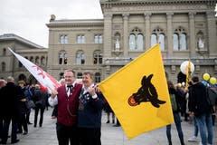 Bundesratswahlen Bern. Die Urner auf dem Bundesplatz. Bild: Corinne Glanzmann (Bern, 05. Dezember 2018)