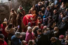 Der Mann mit dem langen, weissen Bart ist beliebt. (Bild: Patrick Hürlimann (Zug, 1. Dezember 2018))