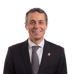Ignazio Cassis, FDPDer Freisinnige ist angetreten, um den Reset-Knopf zu drücken. Der Neustart war aber mehr kommunikativer als inhaltlicher Art. Cassis verteidigt das Rahmenabkommen durch alle Böden und argumentiert mit der wirtschaftlichen Notwendigkeit. Mit seinem Vorpreschen beim Lohnschutz, der Aussenminister stellte die 8-Tage-Regel öffentlich in Frage, stiess er die Gewerkschaften vor den Kopf. Seither gilt das Abkommen als chancenlos.