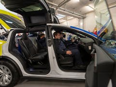 Im Einsatz auf den Strassen Basels stehen die Teslas ab Frühjahr 2019. Zunächst werden die Mitarbeitenden der Polizei geschult. (Bild: KEYSTONE/GEORGIOS KEFALAS)