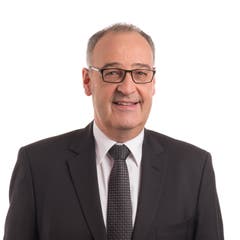 Guy Parmelin, SVPDer Verteidigungsminister lehnt das Rahmenabkommen ab, genauso wie seine Partei, die SVP. Er äussert sich deshalb fast nie öffentlich dazu. Und wenn, dann bemüht der Waadtländer den diplomatischen Standardsatz der SVP-Bundesräte: «Ein stabiles und geregeltes Verhältnis zwischen der Schweiz und der EU erachte ich als wichtig.» Damit werden weder seine Kollegen noch der Verhandlungspartner desavouiert.