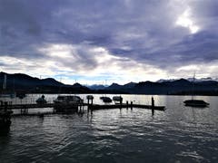 Wunderbar mystische Morgenstimmung am Seebecken des Vierwaldstättersees. (Bild: Urs Gutfleisch (Luzern, 7. Dezember 2018))