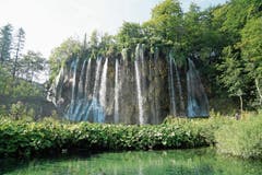 Der Nationalpark ist wegen seiner 16 Seen bekannt. Diese sind durch Wasserfälle miteinander verbunden.