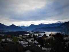 «Hoch über den Dächern von Meggen», so könnte man diese Aufnahme bezeichnen! Aufgenommen auf dem Ruheplatz Hochrüti in Meggen. (Bild: Margrith Imhof-Röthlin (Meggen, 8. Dezember 2018))