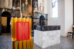 Neuer Ambo, neuer Altar. (Bild: Philipp Schmidli, 7. Dezember 2018)