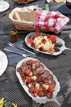 Knirscht beim Verzehr: Der spezielle Käse Škripavac (oben).