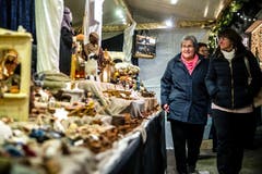 Auch Hirtenfiguren kann man in Willisau ersteigern. (Bild: Philipp Schmidli, Willisau, 7. Dezember 2018)