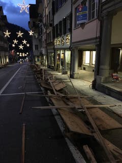 Das Sturmtief Marielou hat den Lichtensteiger Klaus- und Weihnachtsmarkt verwüstet. (Bild: pd)