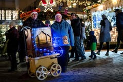Strahlende Gesichter am Weihnachtsmarkt Einsiedeln. (Bild: Philipp Schmidli (8. Dezember 2018))