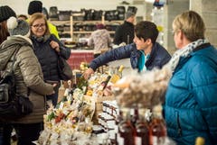 Thurgauer Spezialitäten locken die Besucher an. (Bild: Reto Martin)