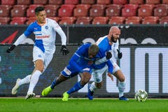 Aleksander Cvetkovic und Arlind Ajeti (GC) gegen Blessing Eleke (Luzern). (Bild: Martin Meienberger/freshfocus, 9. Dezember 2018)
