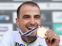 Nino Schurter ist zum ersten Mal Schweizer Sportler des Jahres (Bild: KEYSTONE/GIAN EHRENZELLER)