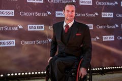 Marcel Hug auf dem goldenen Teppich. (Bild: KEYSTONE/Melanie Duchene, 9. Dezember 2018)