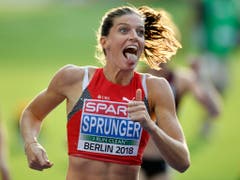 Lea Sprunger realisiert ihren Triumph an der Leichtathletik-EM über 400 m Hürden (Bild: KEYSTONE/WALTER BIERI)