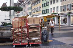 Am Mittag sind manche Marktfahrer schon weg.