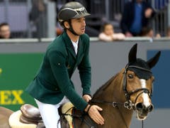 Gut gemacht: Steve Guerdat dankt seiner Stute Bianca. (Bild: KEYSTONE/LAURENT GILLIERON)