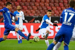 Der Grasshopper Nedim Bajrami schiesst den 1-1 Ausgleich. (Bild: KEYSTONE/Walter Bieri, 9. Dezember 2018)