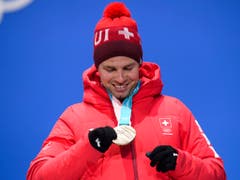 Beat Feuz kehrte mit einer silbernen und einer bronzenen Olympiamedaille aus Südkorea zurück (Bild: KEYSTONE/GIAN EHRENZELLER)