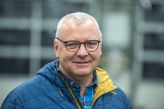 Beat Odermatt, Produktionsleiter der Distributionsbasis der Post in Rothenburg· «Sehen Sie, heute bewältigen wir genau 29 542 Pakete.» (Bild: Dominik Wunderli, Rothenburg, 6. Dezember 2018)