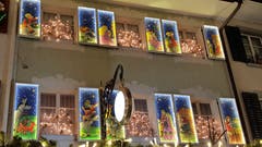 Farbige Fenster am Weihnachtsmarkt in Willisau. (Bild: Willy Birrer, 7. Dezember 2018)