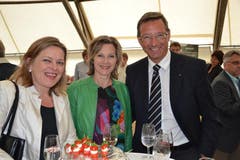 Prominentes Polittrio; von links: Landesstatthalter Heidi Z'graggen, die höchste Schweizerin, Maya Graf, und Landammann Josef Dittli. (Bild: Bruno Arnold / Neue UZ)