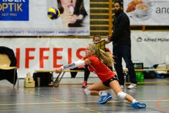 Auch in den Sätzen drei und vier waren beide Teams zu Beginn immer gleich auf. (Bild: Maria Schmid)