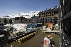 16.04.2013: Die Aussenarbeiten im «The Chedi» laufen weiter. (Bild: Keystone)