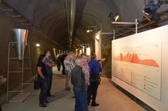 17 Jahre Bauzeit: Die Dokumentation über den Gotthard faszinierte die Besucher, die hier im Seitenstollen unter Sedrun herumspazierten.