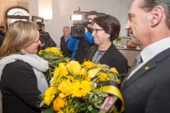 Die drei bisherigen und wiedergewählten Urner Regierungsräte Heidi Zgraggen, CVP, Barbara Bär, FDP, und Beat Jörg, CVP (von links). (Bild: Keystone / Urs Flüeler)
