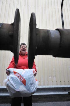Sonja Jauch, Mitarbeiterin der Texaid in Schattdorf. (Bild: Eveline Beerkircher/Neue LZ)