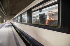 Danach testet Alptransit Gotthard AG das Zusammenspiel von Fahrbahn, Fahrzeugen und Fahrleitung. (Bild: Alptransit Gotthard AG)
