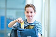 Pino Wyss (11): «Ich freue mich auf die Oberstufe, weil ich da neue Freunde finden kann und es ein neues Schulhaus mit neuen Lehrern sein wird. Das wird sicher speziell, aber das mag ich.» (Bild: Dominik Wunderli (Neue LZ))