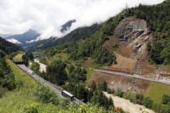 Der gesamte Streckenunterbruch dürfte mit 10 bis 20 Millionen Franken zu Buche schlagen. Welche Kosten durch Versicherungen gedeckt werden könnten und ob Schadenersatz bezahlt werden muss, ist nach Angaben der SBB noch offen. (Bild: Keystone)