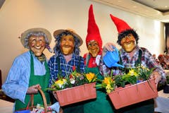 Agatha Föcker, Helen Haas, Sonja Senn und Rolf Haas an der Seniorenfasnacht im Stadtkeller. (Bild: Claudia Surek)