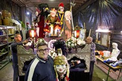 Gruppe Nostradamus fotografiert am 01. Februar 2016 in ihrem Werkraum in Emmenbrücke. Die Fasnachtsgruppe ist dieses Jahr das letzte mal unterwegs. Im Bild: links am Wagen Ruedi Egger, Richi Zgraggen (Mitte) und Ari Aregger (rechts). (Bild: Corinne Glanzmann (Neue LZ))