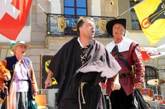 Die Gäste aus Altdorf bei Nürnberg spielten an der Bundesfeier eine Szene aus Schillers "Wallenstein". (Bild: Markus Zwyssig / Neue UZ)