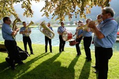 Seenachtsfest Lungern: Ständchen der Bandella al dente. (Bild: Robert Hess / Neue OZ)