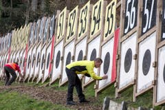 Die freiwilligen Helfer bei der Schlusskontrolle. (Bild: Keystone/ALEXANDRA WEY)