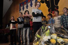 Bürgler Schulkinder warteten mit Gesangs- und Tanzeinlagen auf. (Bild: Urs Hanhart / Neue UZ)