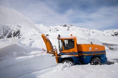 In rund einem Monat, am 22. Mai, soll der Gotthard-Pass für den Verkehr wieder geöffnet werden. (Bild: Keystone)