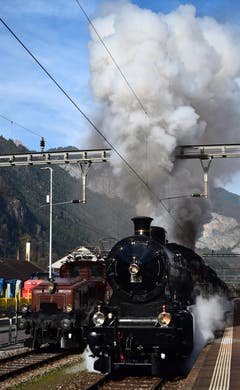 Dampflok c 5/6 2stk. fahren über den Gotthard nach Belinzona. (Bild: Cornel Hodel)